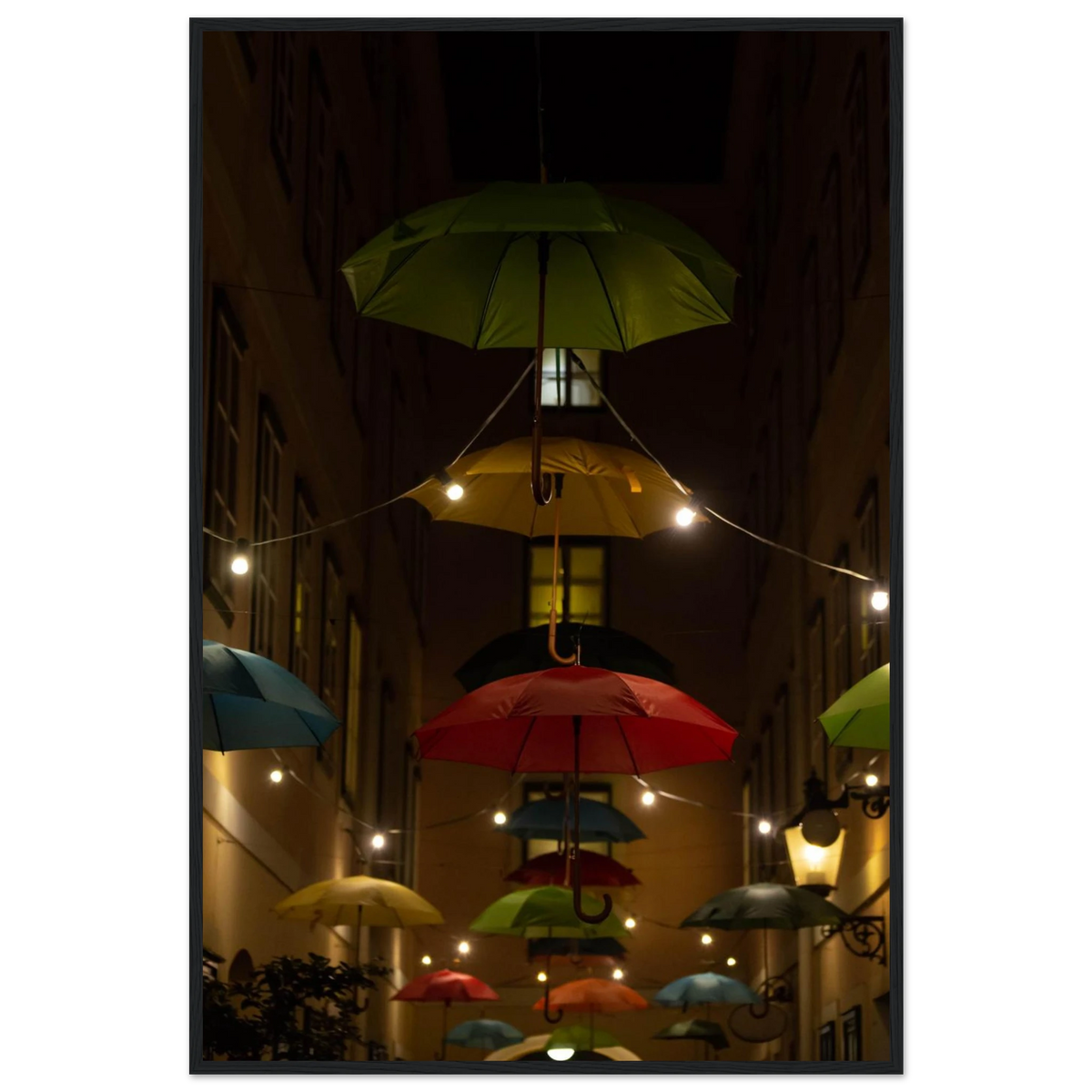 Color Rain – színes esernyők éjszaka fakeretes fotónyomat