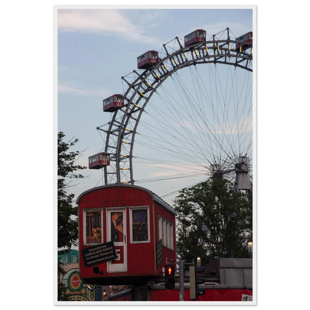 Prater Ferris Wheel – Wiener Riesenrad im Prater als Fotodruck im Holzrahmen
