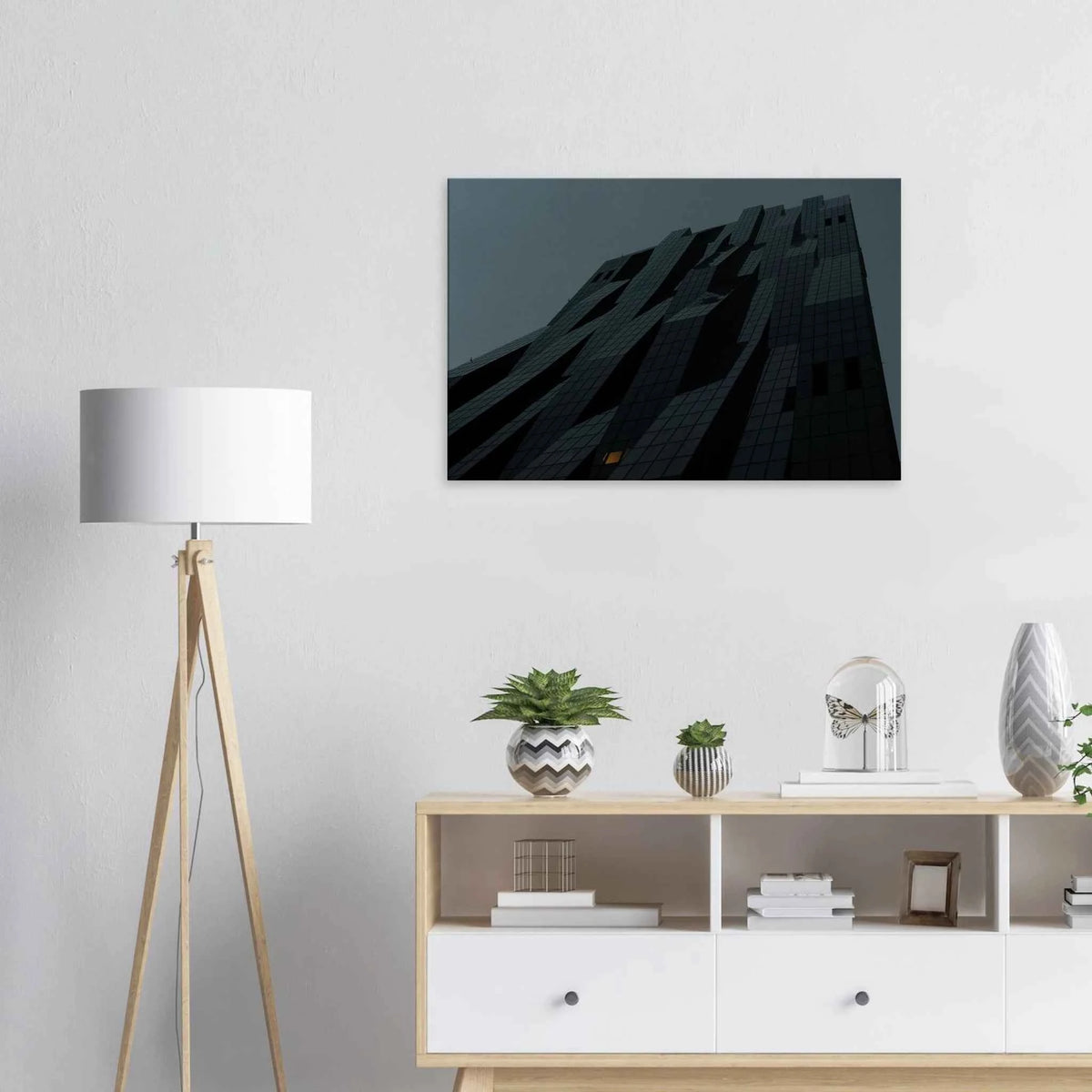 Sky Mirror – blau getönter Wolkenkratzer als Wandbild im Wohnzimmer