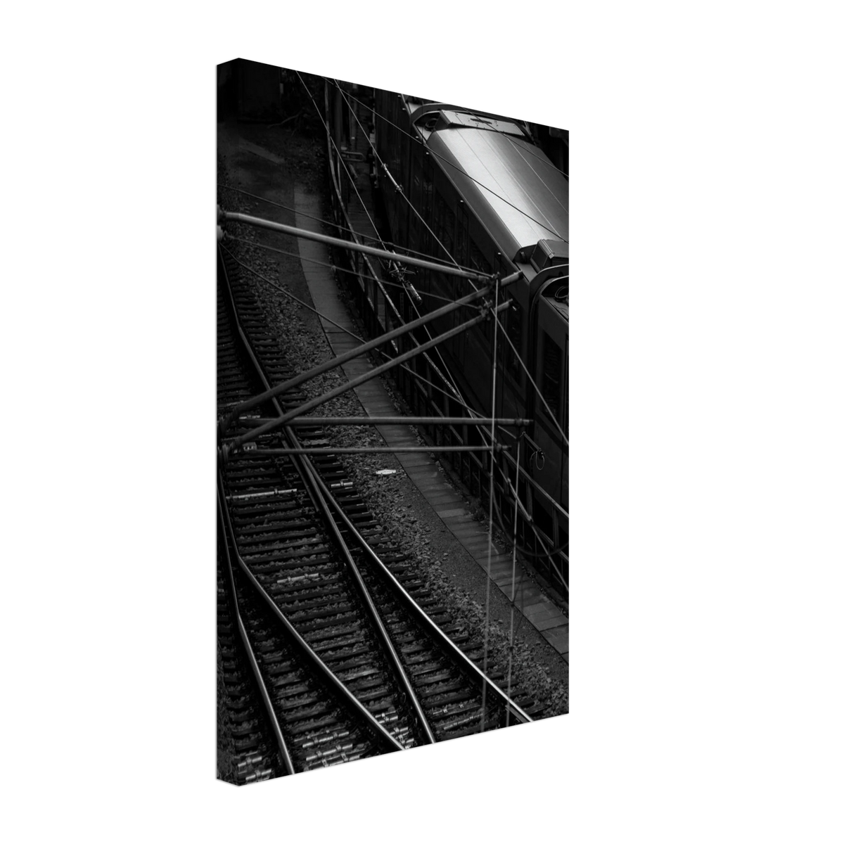 Underground Rush – Schwarz-Weiß-Luftbild einer U-Bahn als Leinwandbild