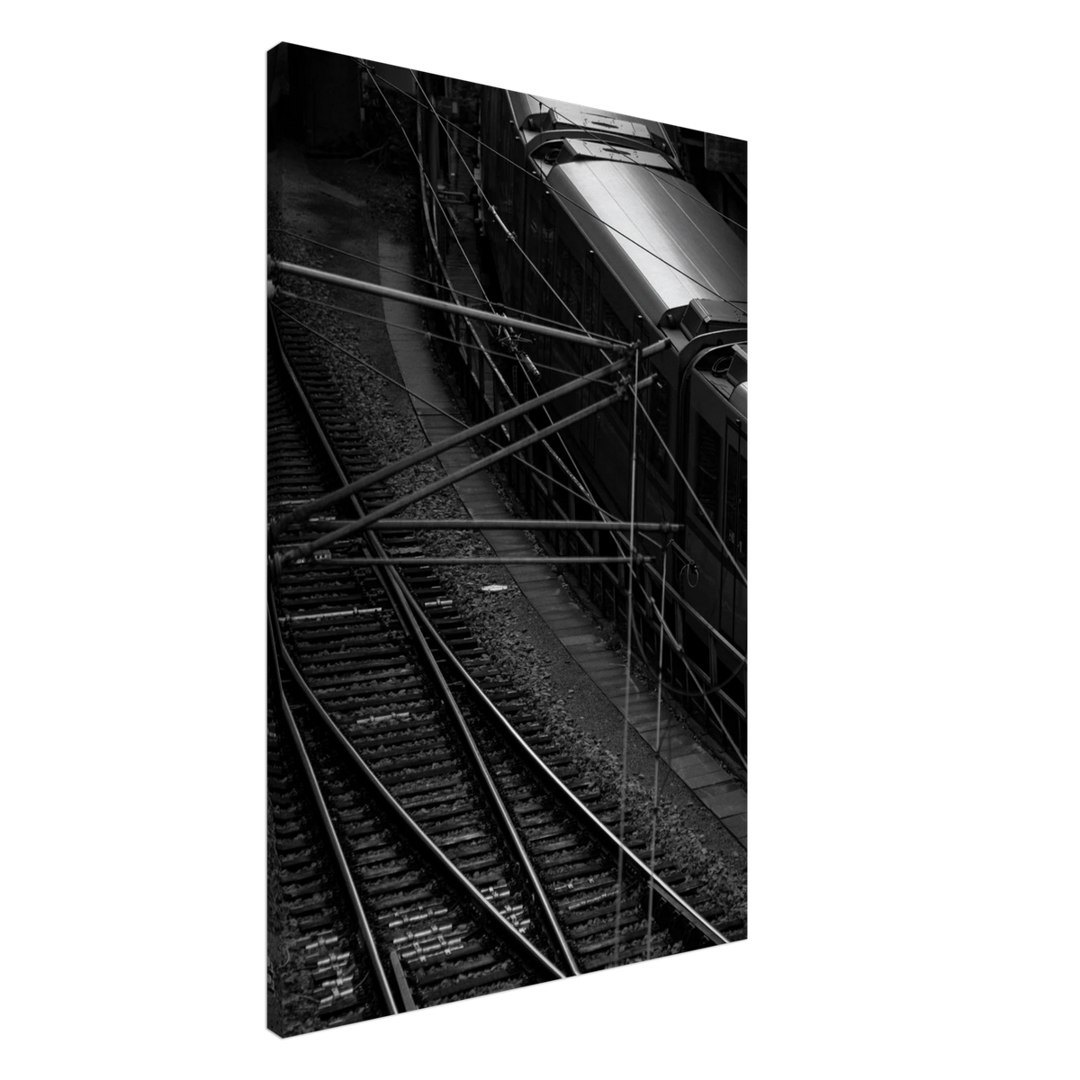Underground Rush – Schwarz-Weiß-Luftbild einer U-Bahn als Leinwandbild